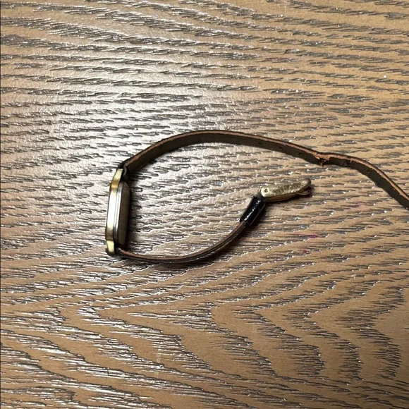 Vintage Members Only Digital Watch – WORKING – 1970s LCD Quartz – Gold Tone - Picture 8 of 14